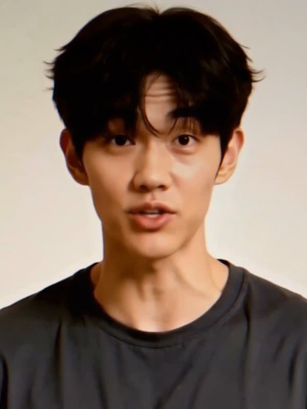 The photoreal presenter from ViralWhen's own launch ad